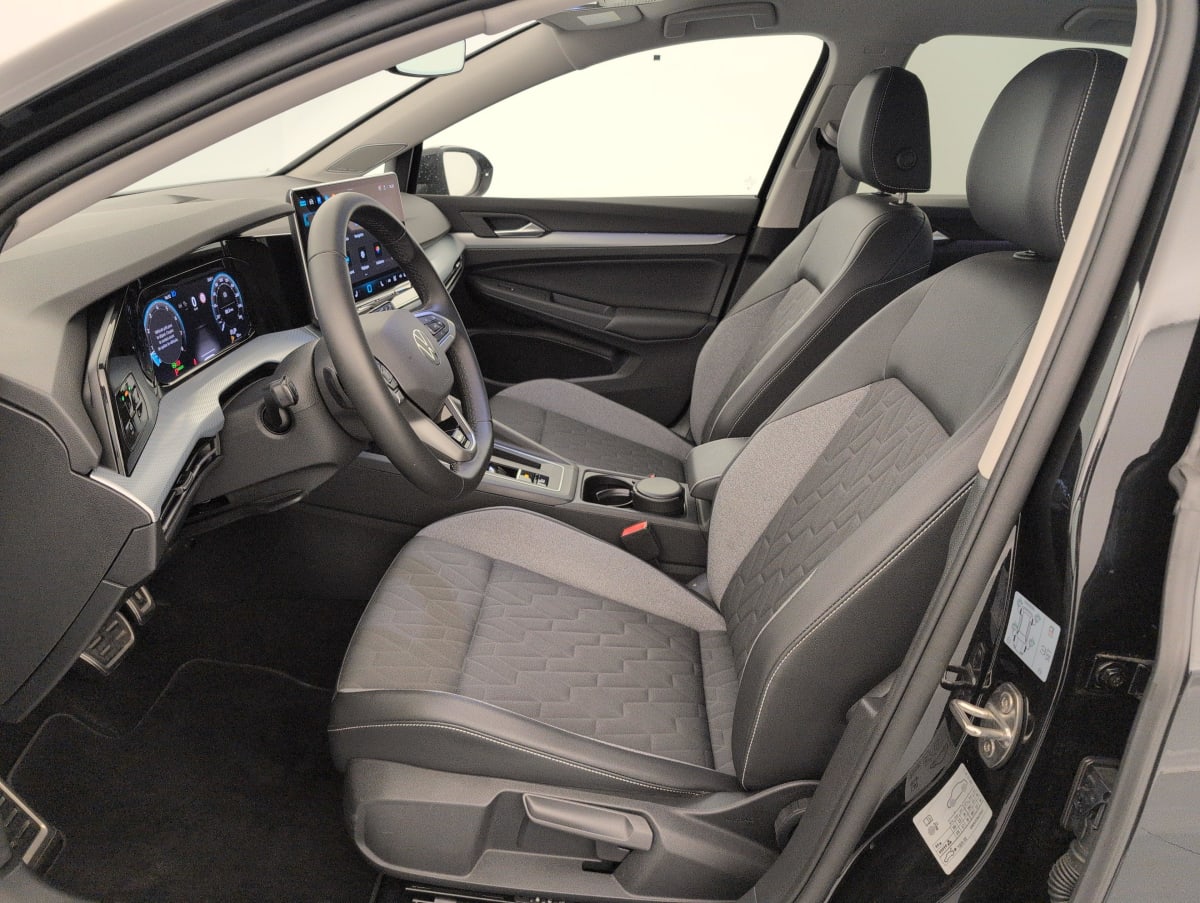 Volkswagen GOLF 8 - Image 17