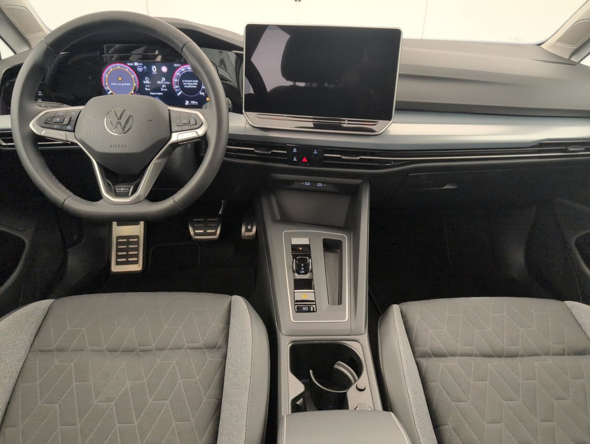 Volkswagen GOLF 8 - Image 12