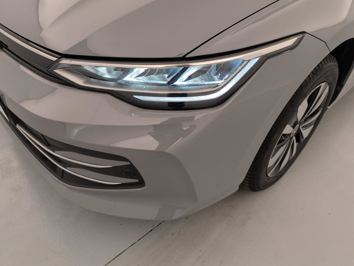 Volkswagen GOLF 8 - Image 21