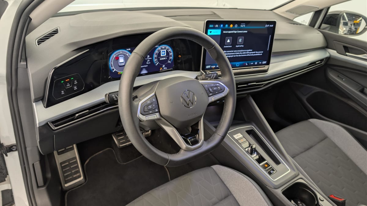 Volkswagen GOLF 8 - Image 15