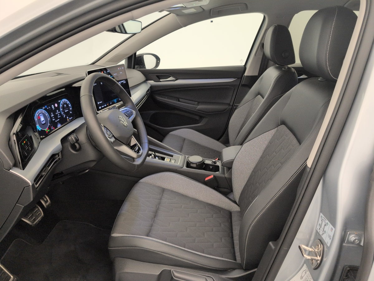 Volkswagen GOLF 8 - Image 17