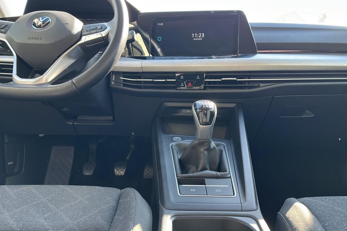 Volkswagen GOLF 8 - Image 17