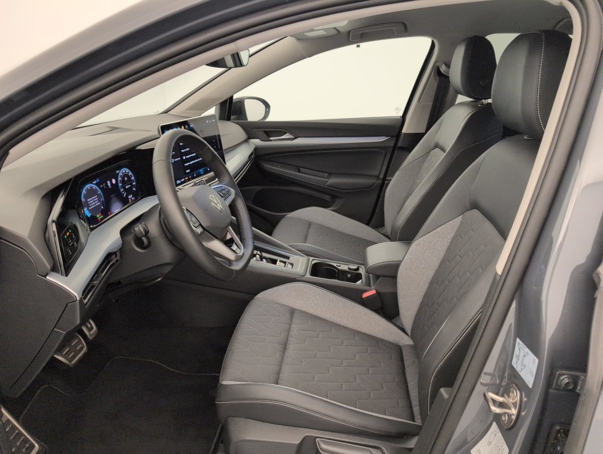 Volkswagen GOLF 8 - Image 17