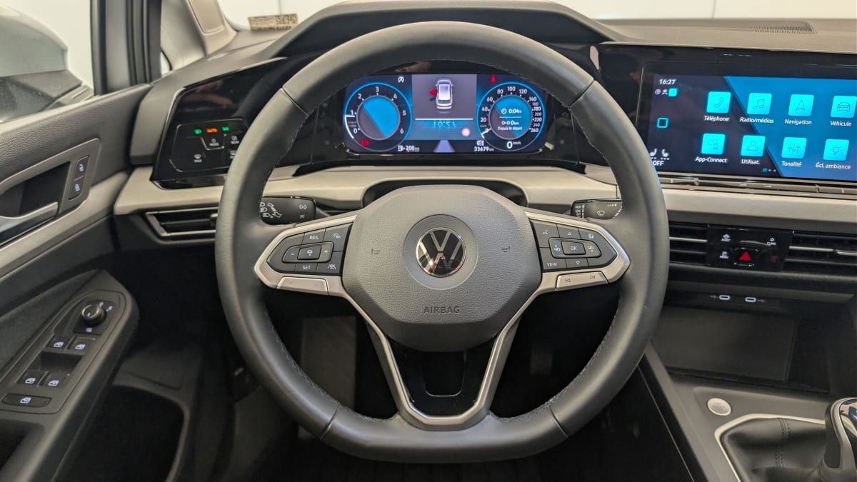 Volkswagen GOLF 8 SW - Image 14