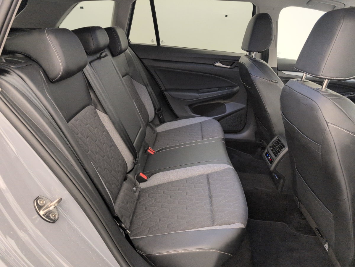 Volkswagen GOLF 8 SW - Image 10