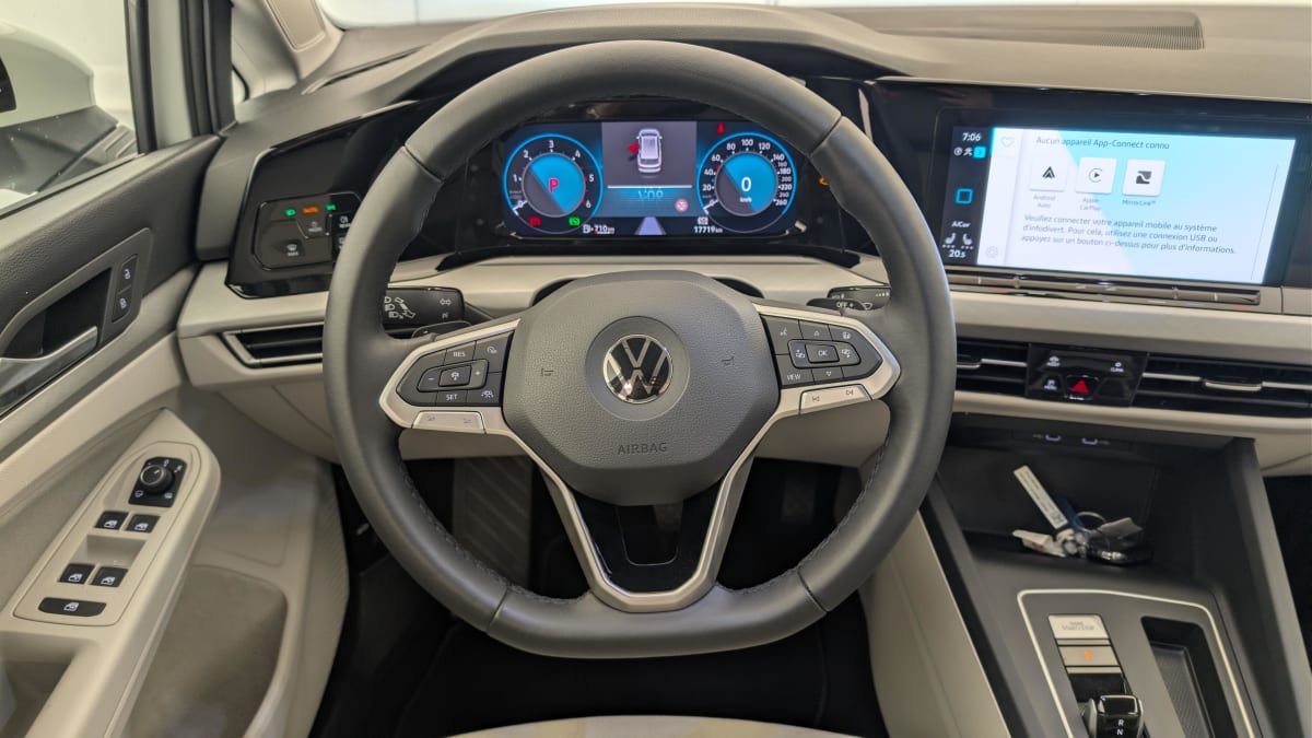 Volkswagen GOLF 8 SW - Image 14