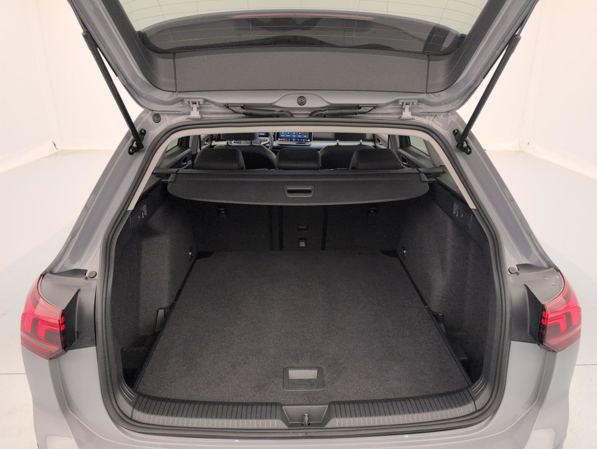 Volkswagen GOLF 8 SW - Image 11