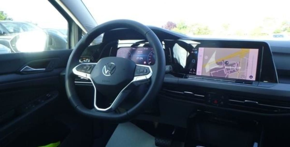 Volkswagen GOLF - Image 13
