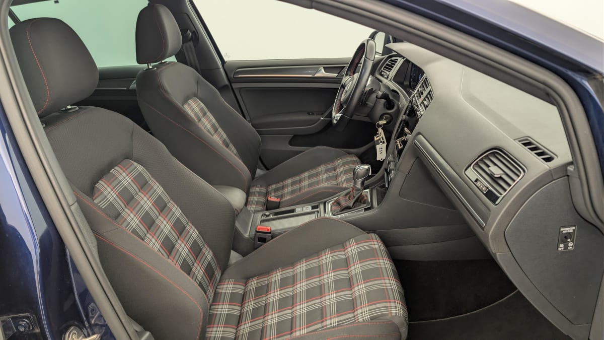 Volkswagen GOLF - Image 9