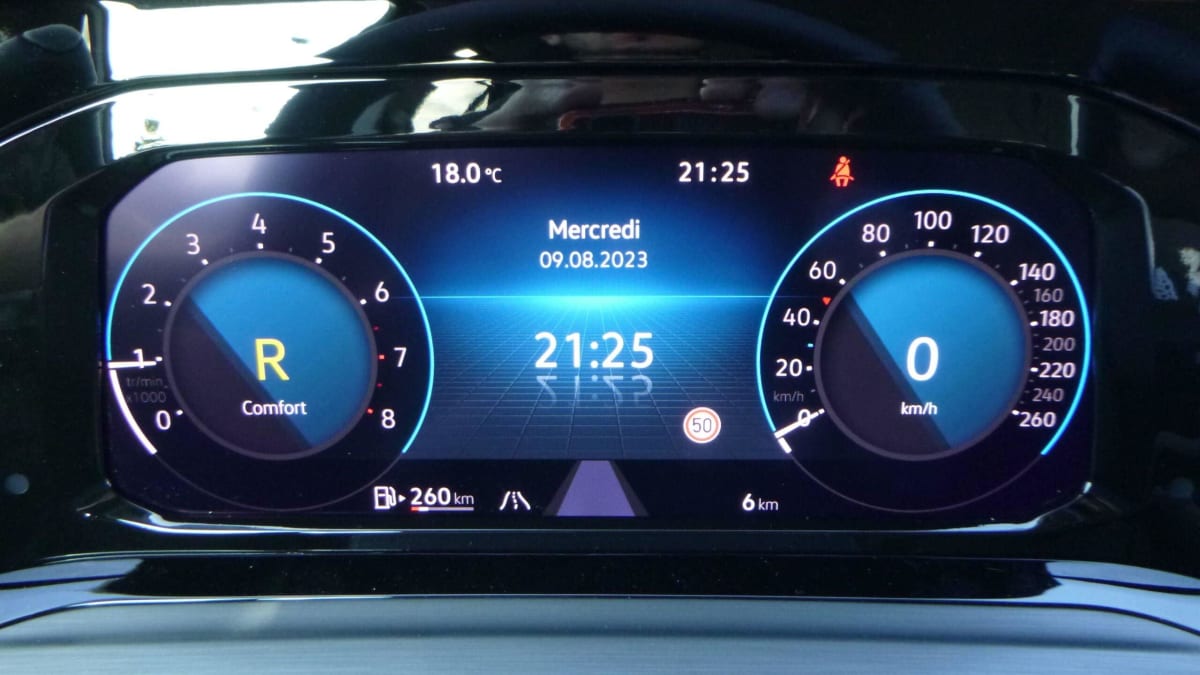 Volkswagen GOLF - Image 11