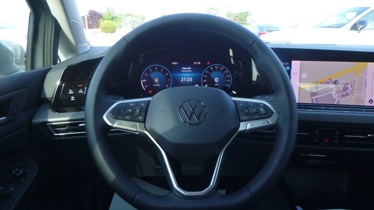 Volkswagen GOLF - Image 12