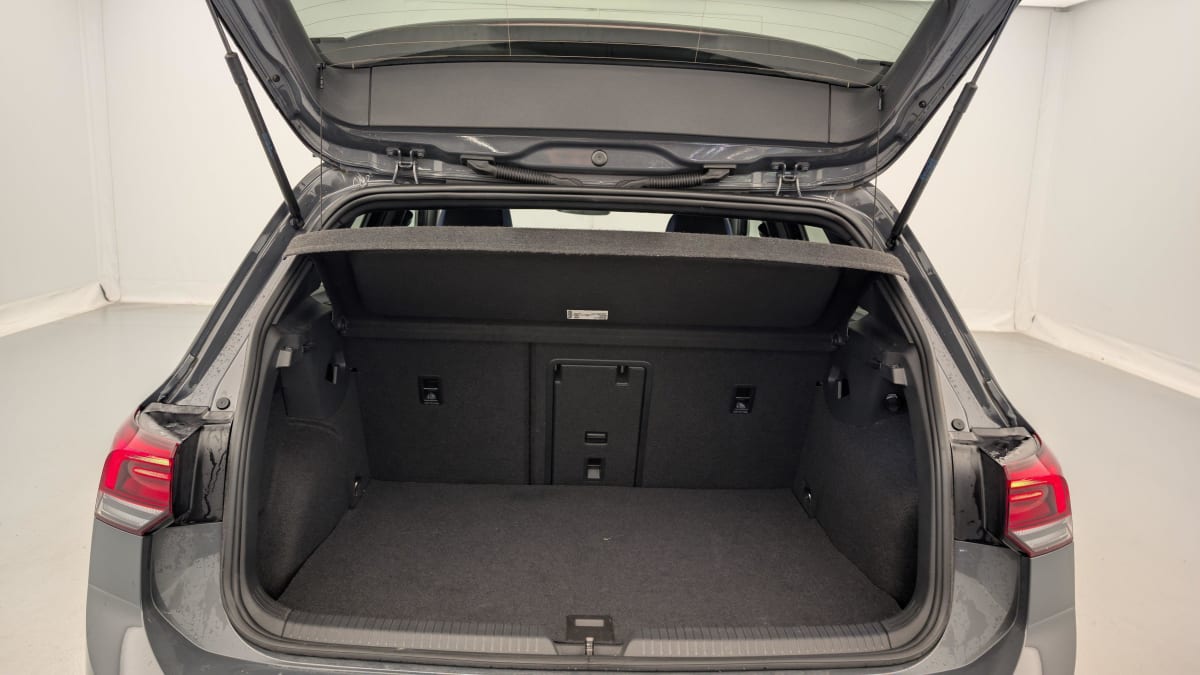 Volkswagen GOLF - Image 11