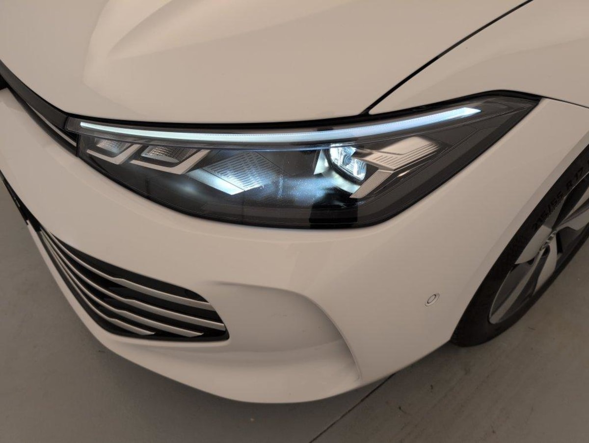 Volkswagen Passat SW - Image 24