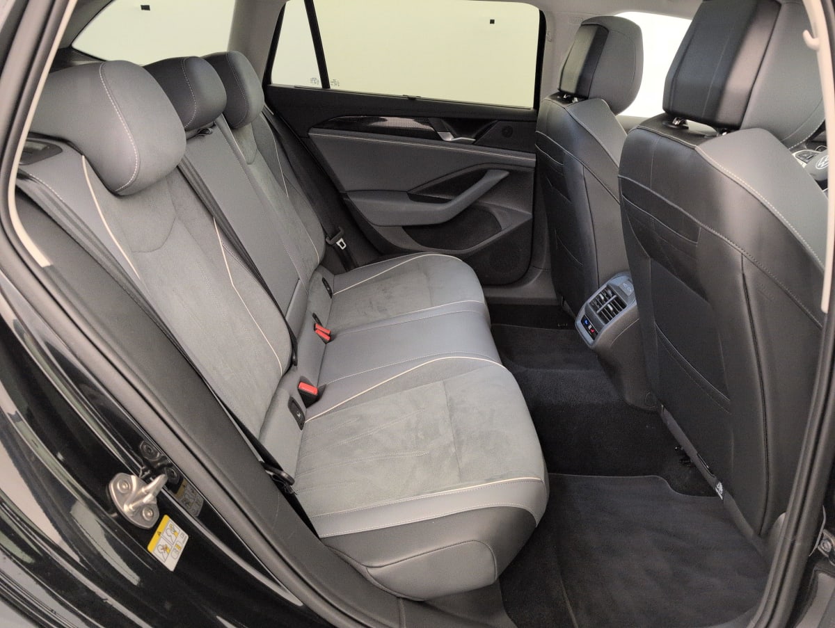 Volkswagen Passat SW - Image 12