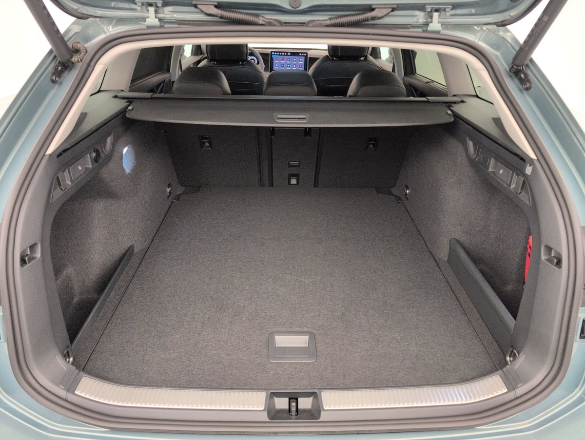 Volkswagen Passat SW - Image 11