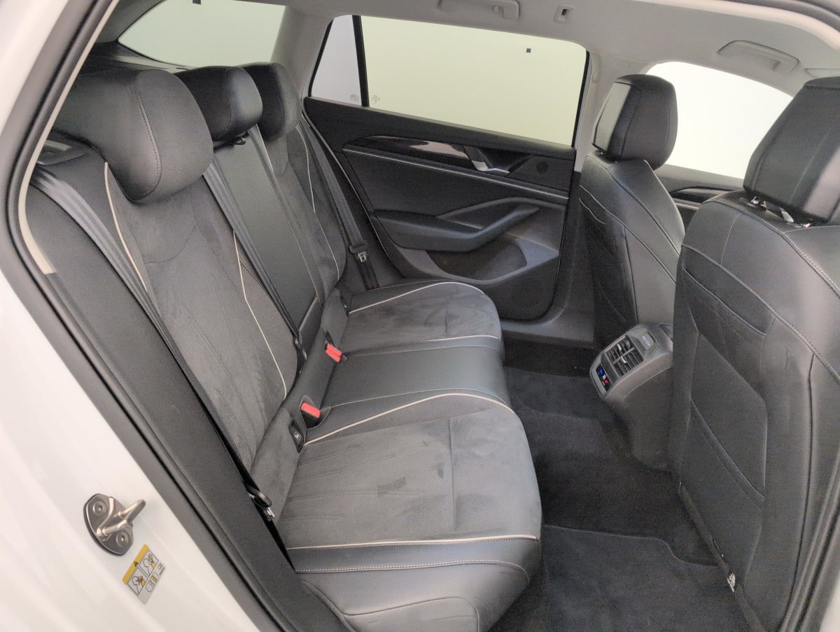 Volkswagen Passat SW - Image 10