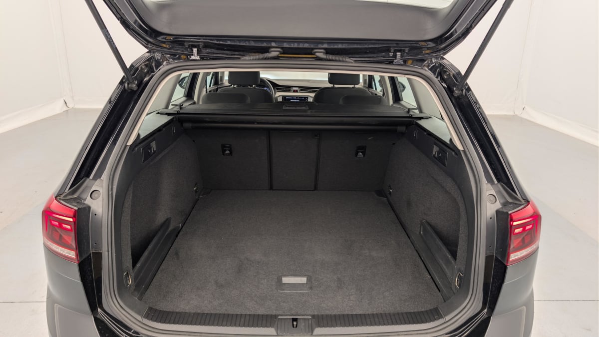 Volkswagen Passat SW - Image 11