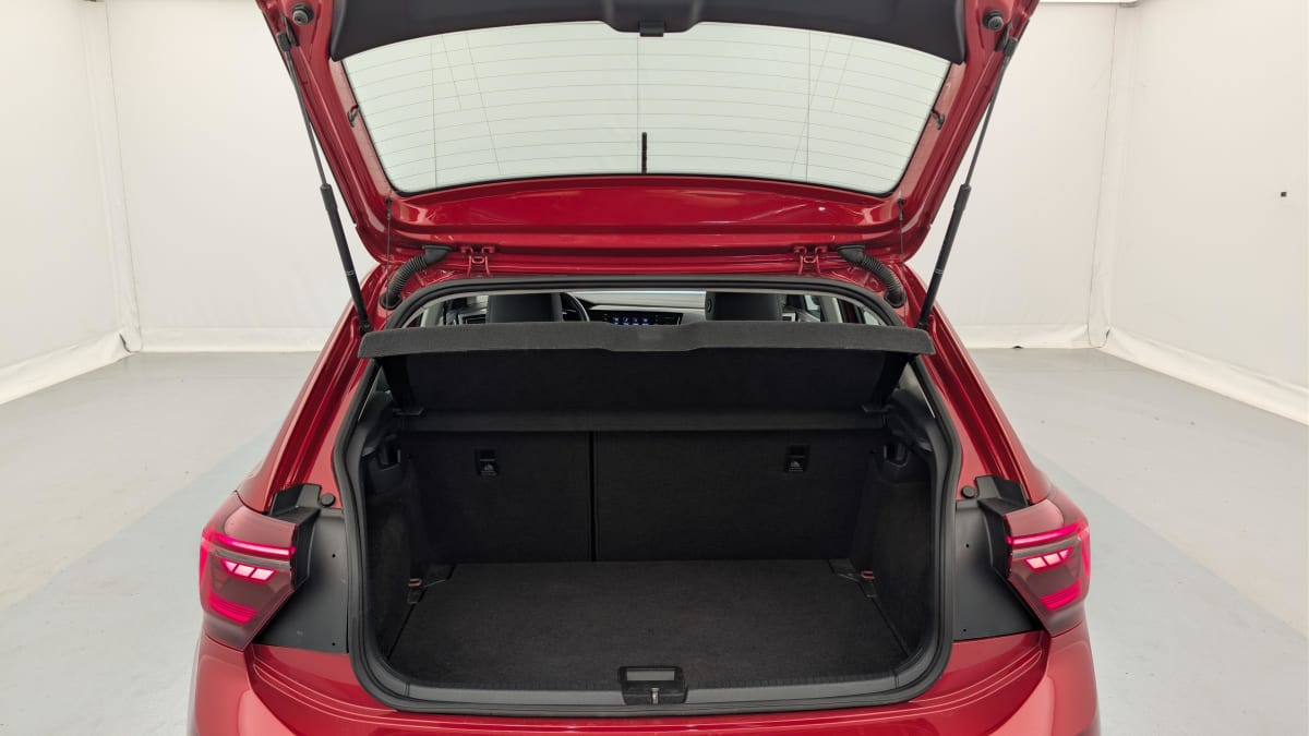 Volkswagen POLO - Image 11