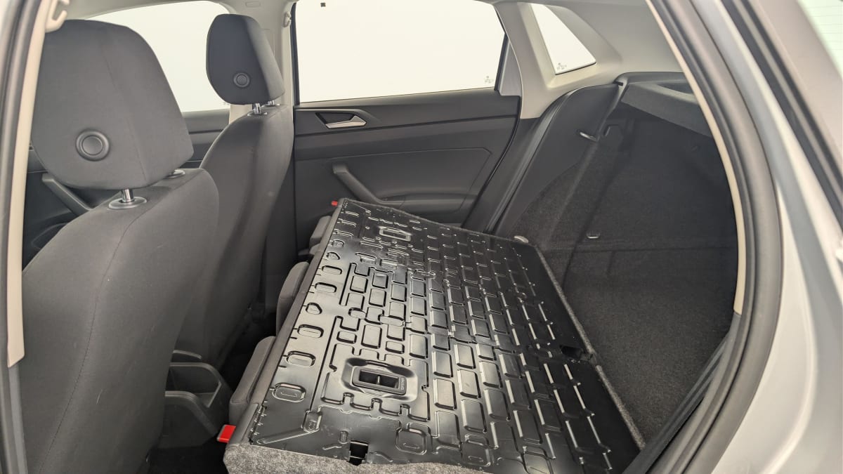 Volkswagen POLO - Image 12