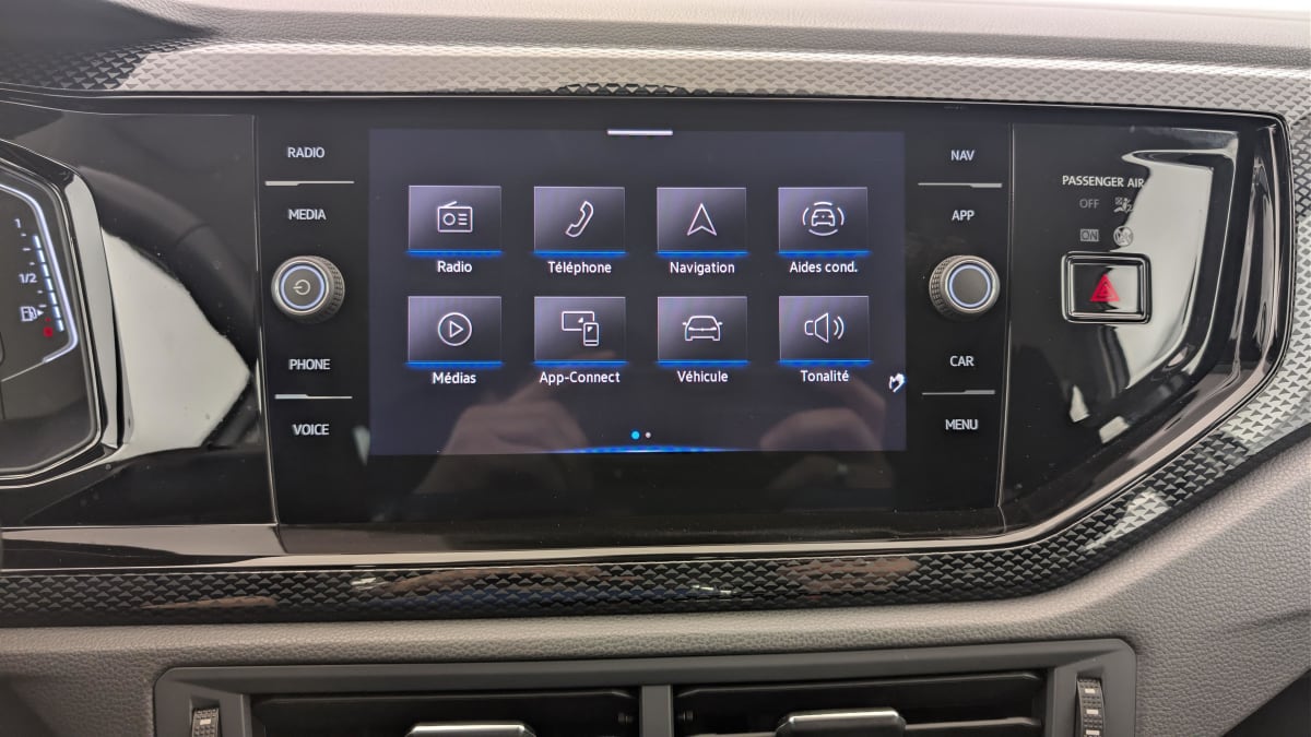 Volkswagen POLO - Image 17