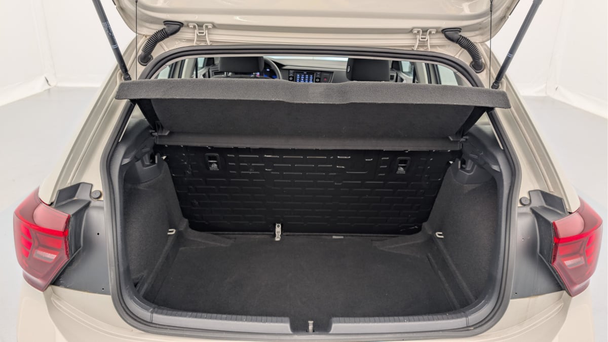 Volkswagen POLO - Image 11