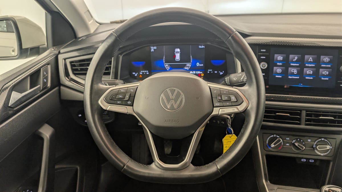 Volkswagen POLO - Image 14