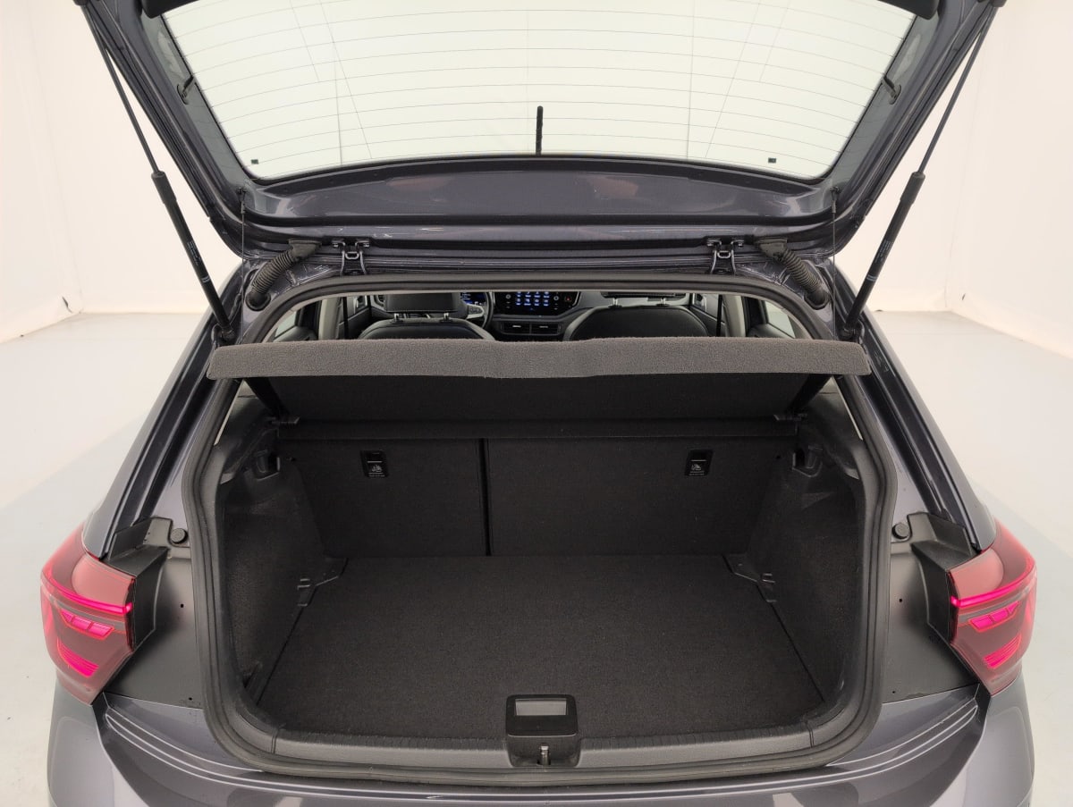 Volkswagen POLO - Image 11