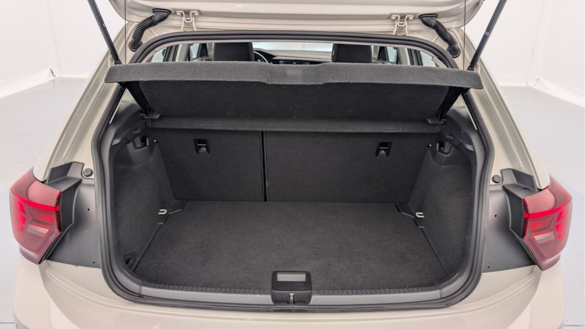 Volkswagen POLO - Image 11