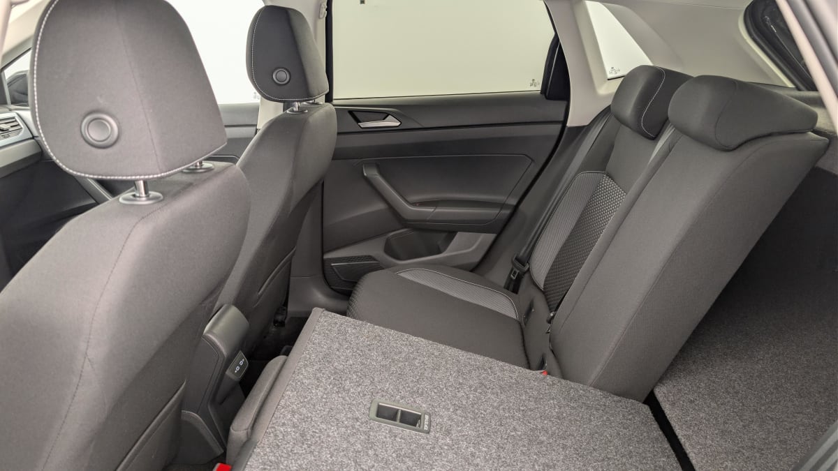 Volkswagen POLO - Image 12