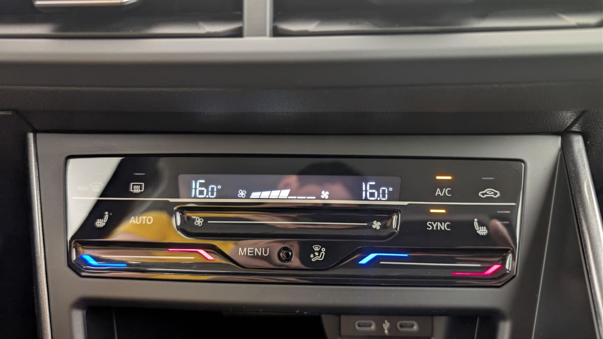 Volkswagen POLO - Image 20