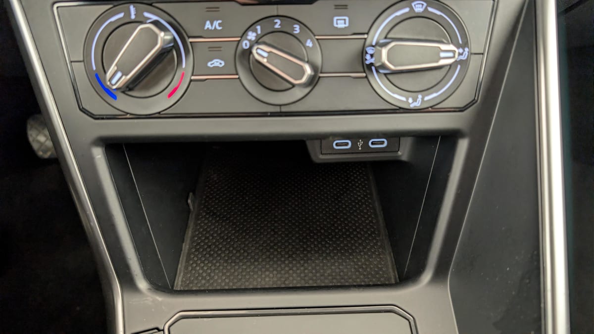Volkswagen POLO - Image 20