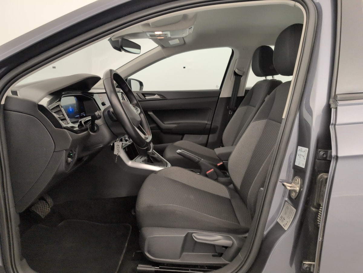 Volkswagen POLO - Image 17