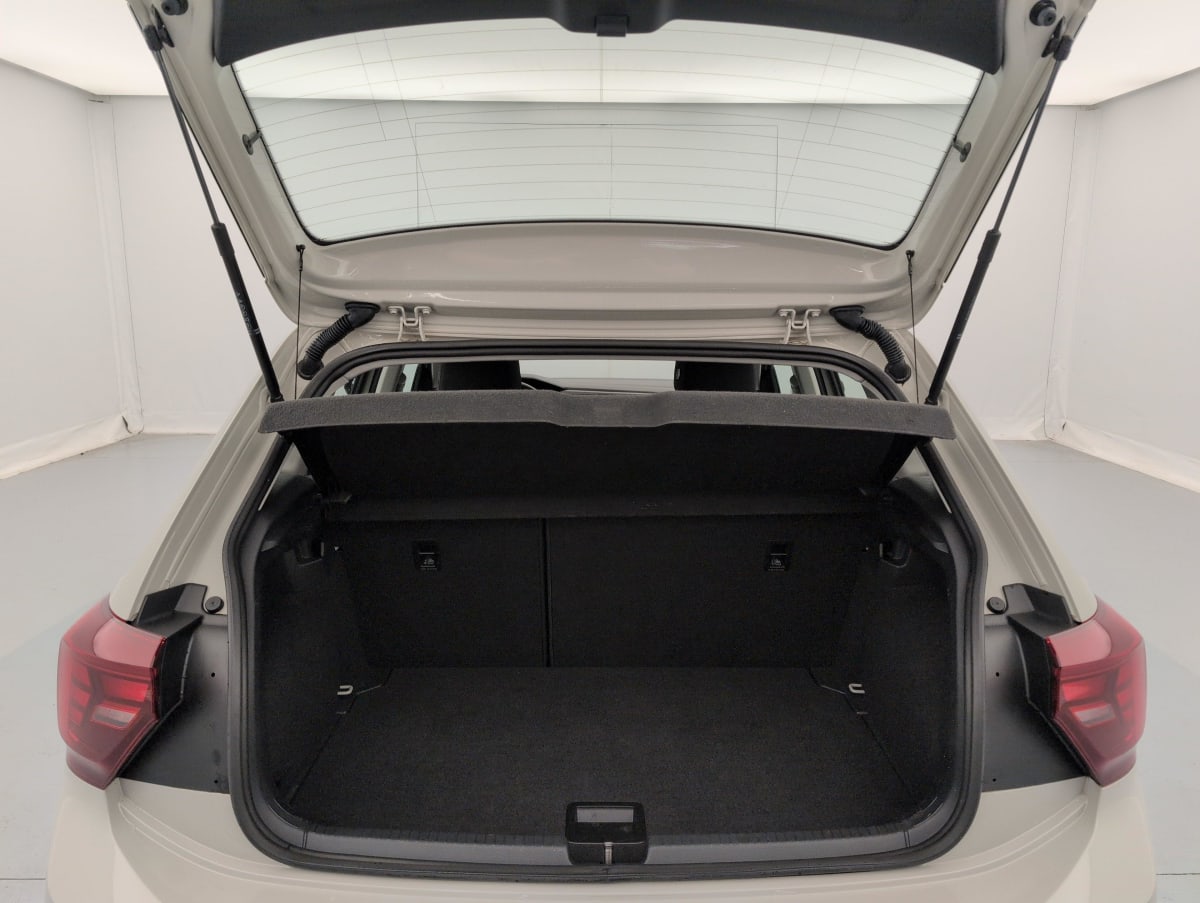 Volkswagen POLO - Image 11