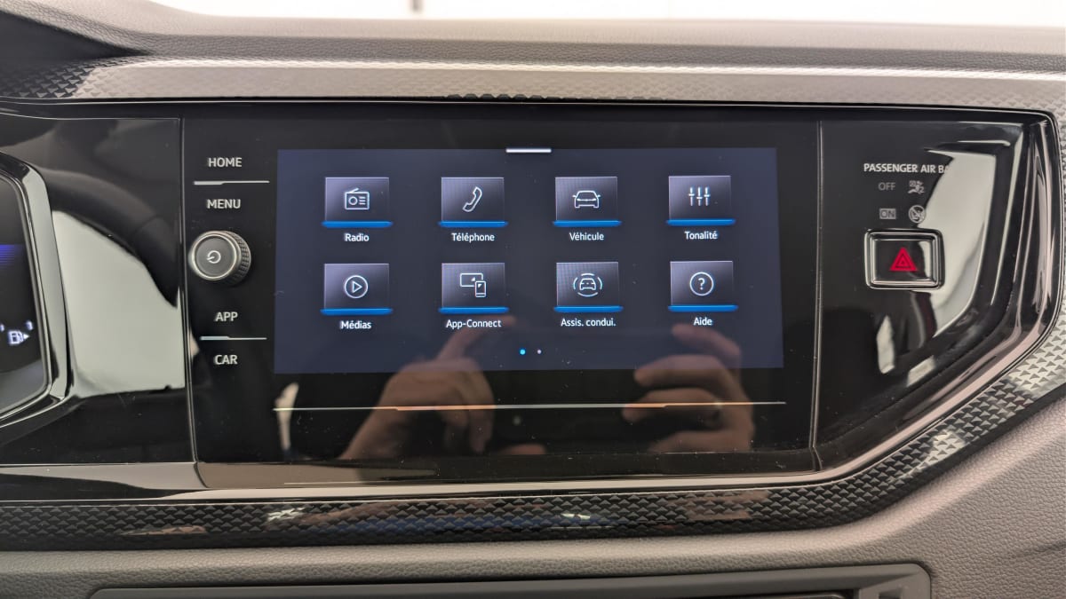 Volkswagen POLO - Image 17