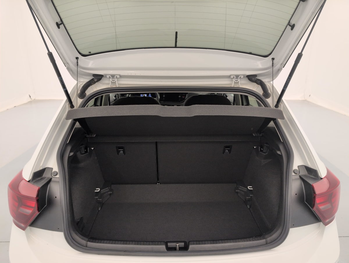 Volkswagen POLO - Image 10