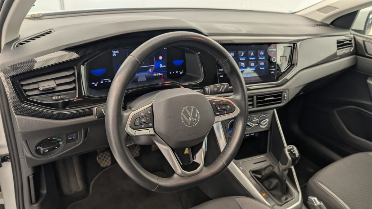 Volkswagen POLO - Image 15