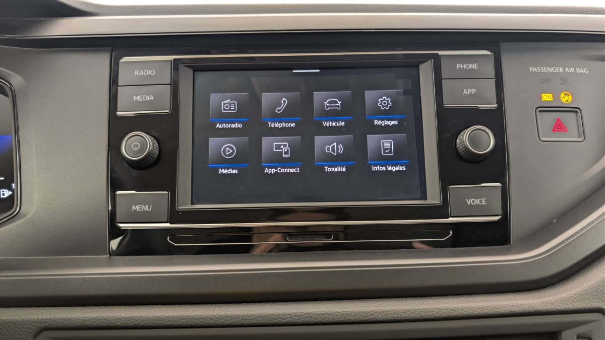 Volkswagen POLO - Image 17