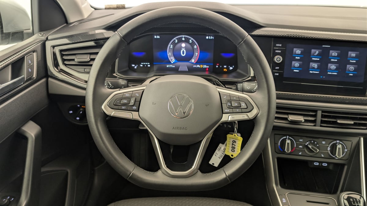 Volkswagen POLO - Image 14