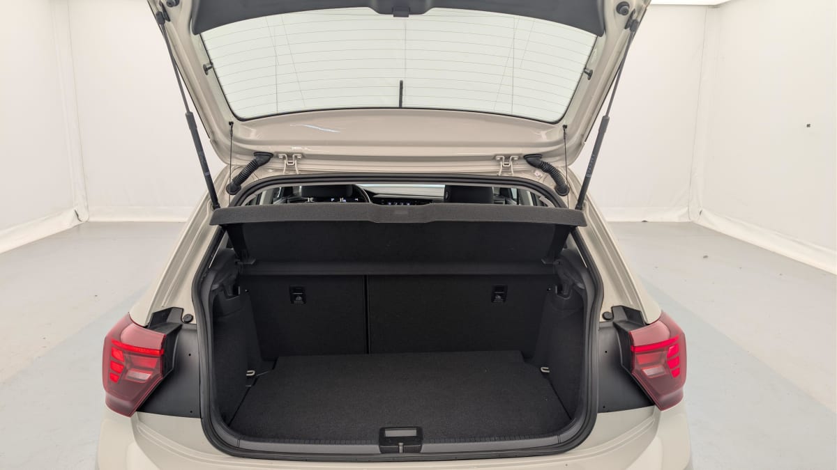 Volkswagen POLO - Image 11