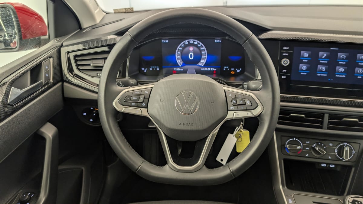 Volkswagen POLO - Image 14