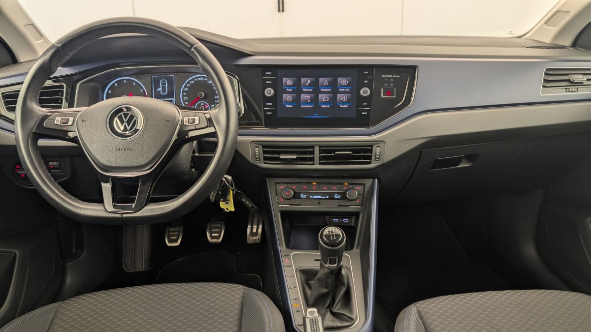 Volkswagen POLO - Image 13