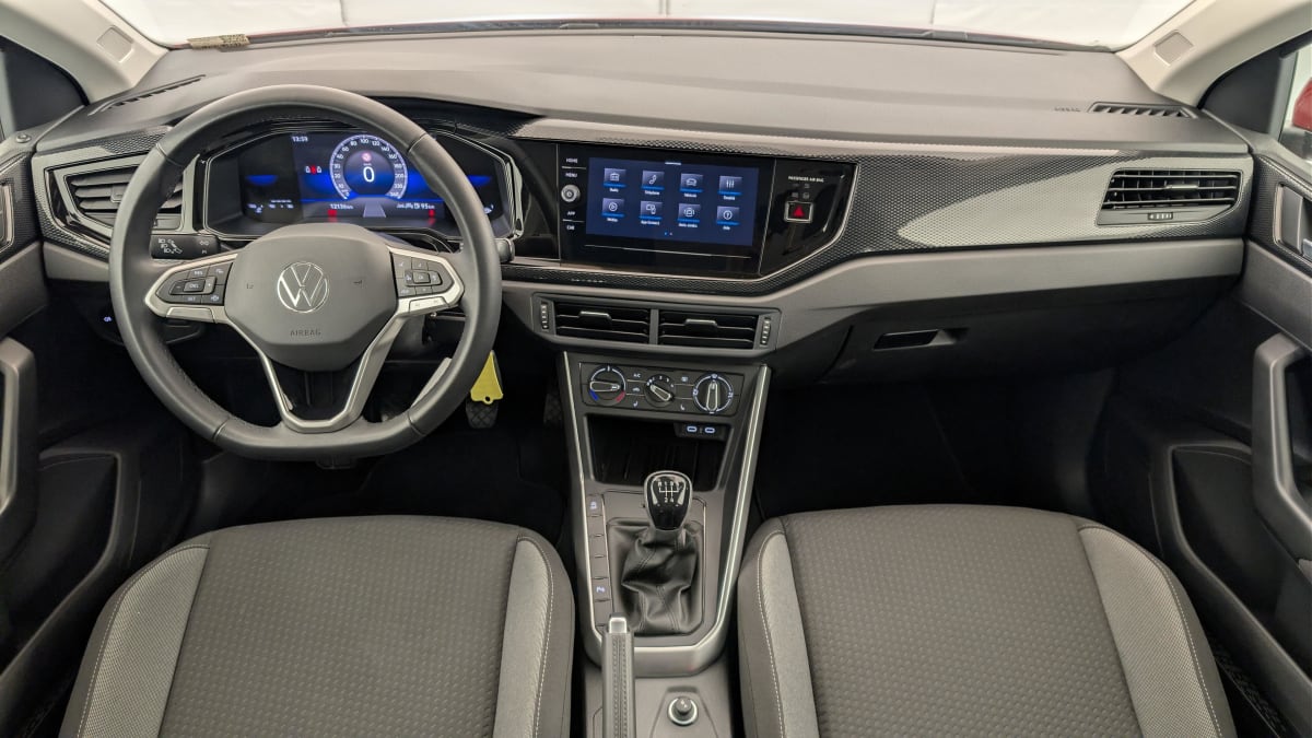 Volkswagen POLO - Image 13