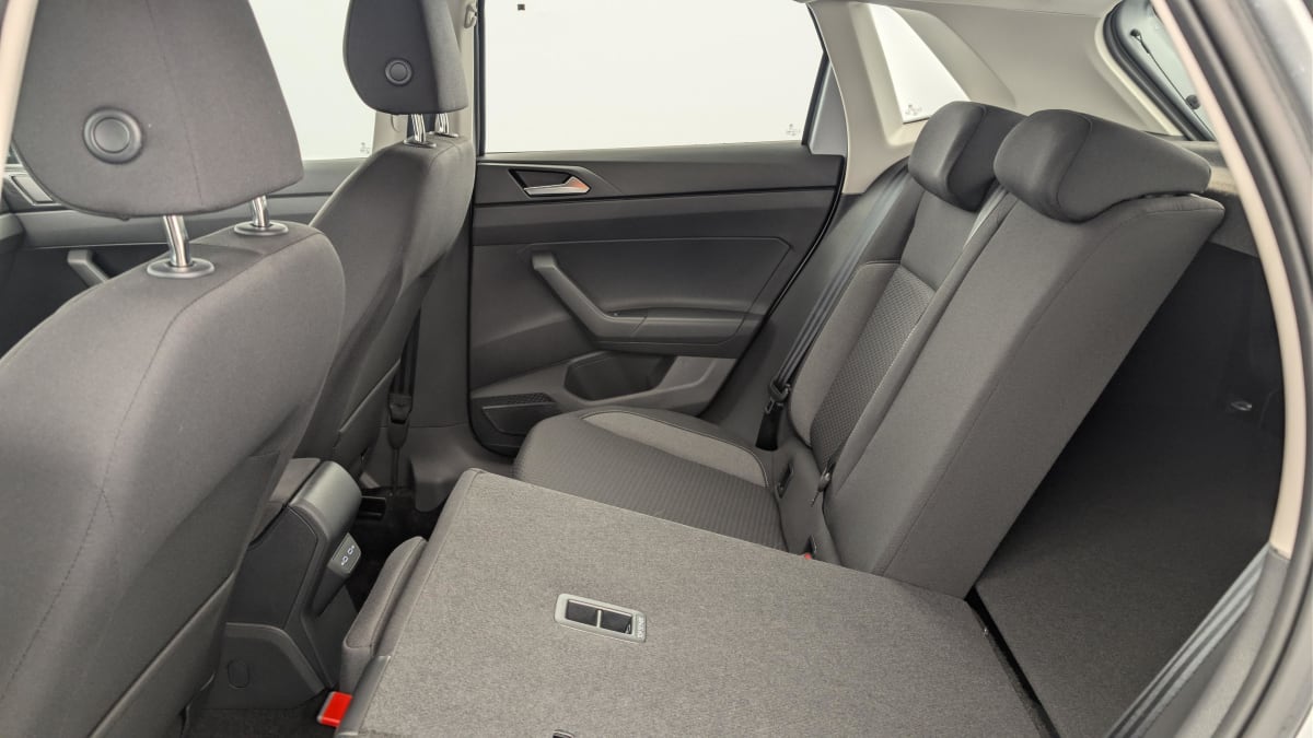 Volkswagen POLO - Image 12