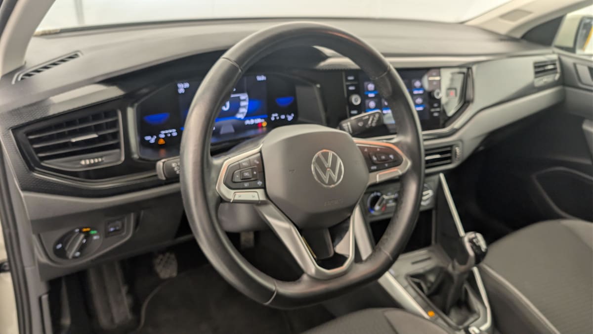 Volkswagen POLO - Image 15