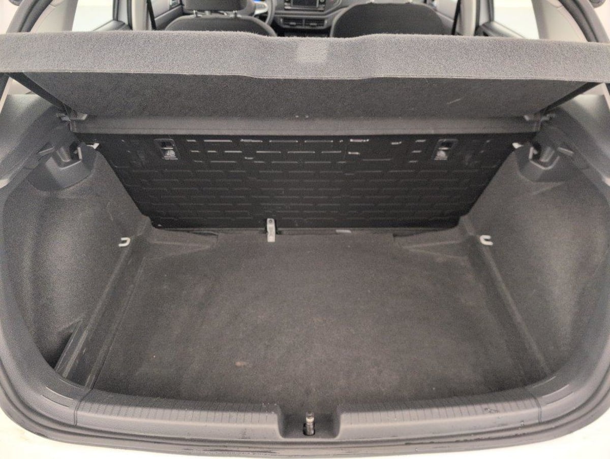 Volkswagen POLO - Image 11