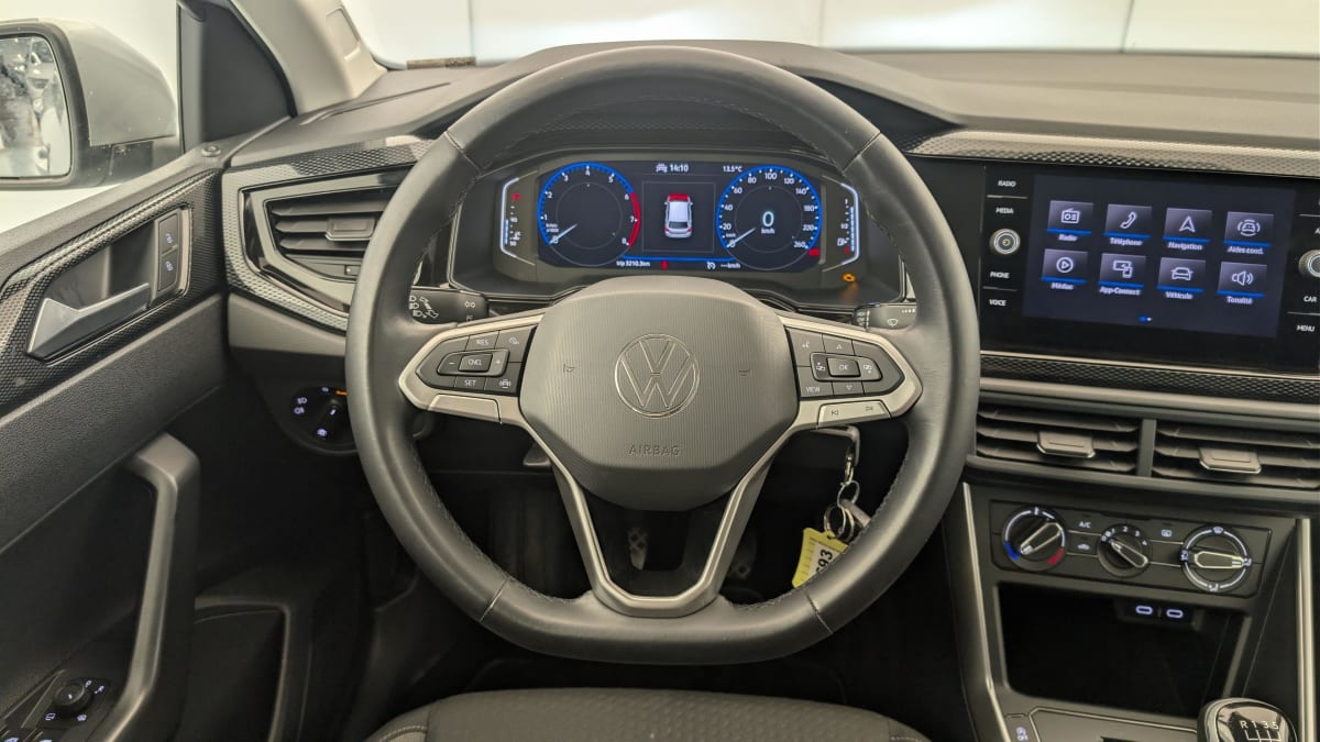 Volkswagen POLO - Image 14