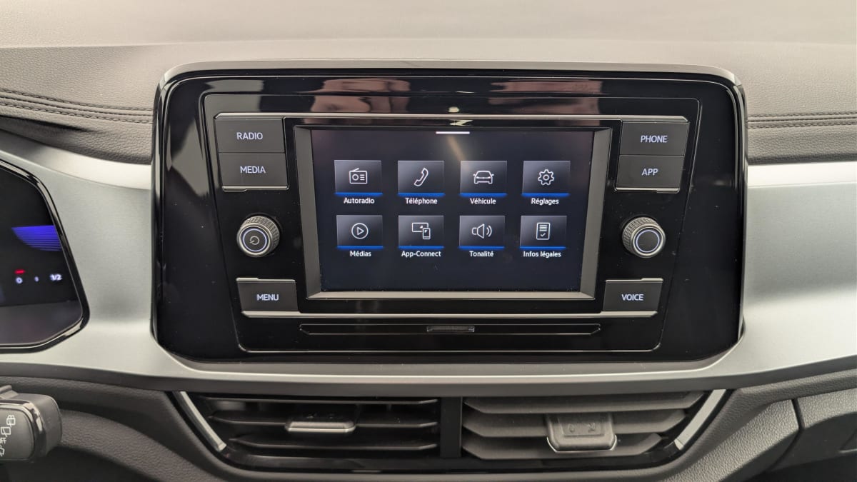 Volkswagen T-Roc - Image 17