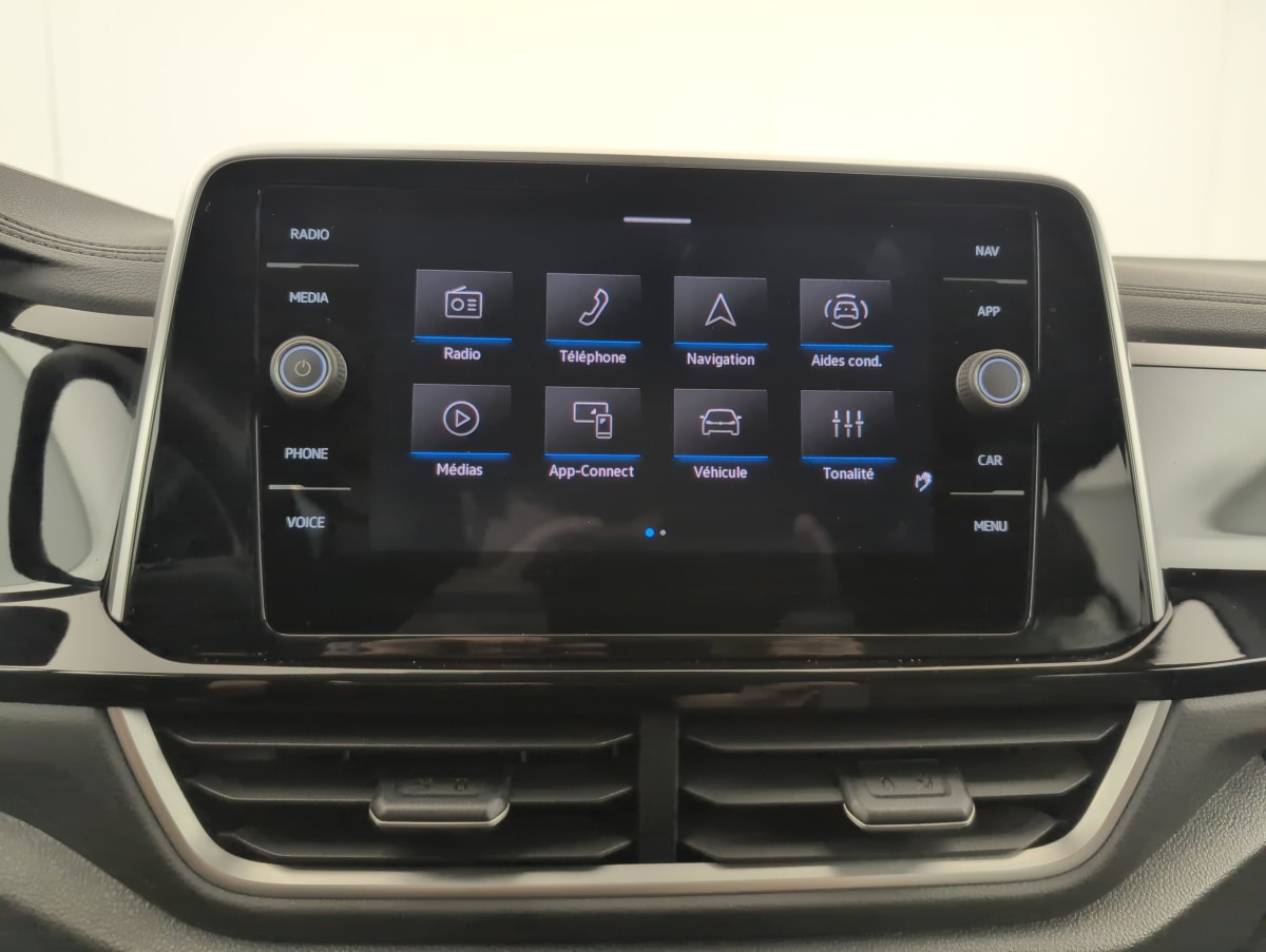 Volkswagen T-Roc - Image 18