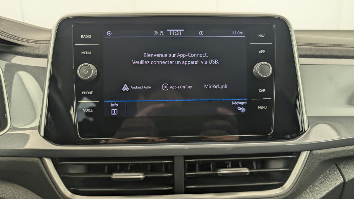 Volkswagen T-Roc - Image 17