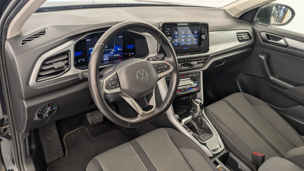 Volkswagen T-Roc - Image 15
